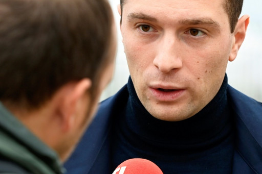 Bardella et Bompard opposés sur le passage des fonctionnaires à trois jours de carence