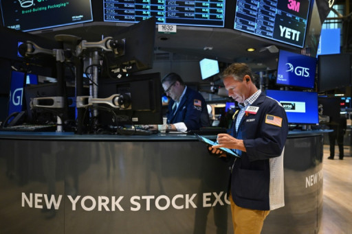Wall Street termine en baisse, prises de bénéfices avant une élection incertaine