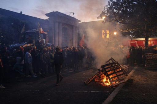 Au 3e jour de mobilisation des agriculteurs, divers blocages et un appel à poursuivre la semaine prochaine