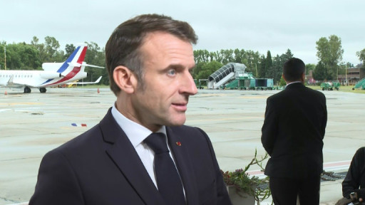 Convoi d'agriculteurs en colère près de la base de Villacoublay