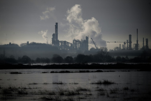 Pollution dans la Loire après une fuite de pétrole chez Total à Donges