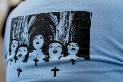 Pédocriminalité: les victimes "soulagées" après la condamnation d'un prêtre par le tribunal canonique