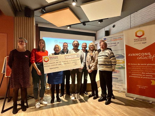 Remise de chèque pour la lutte contre le cancer dans les locaux d’Harmonie Mutuelle