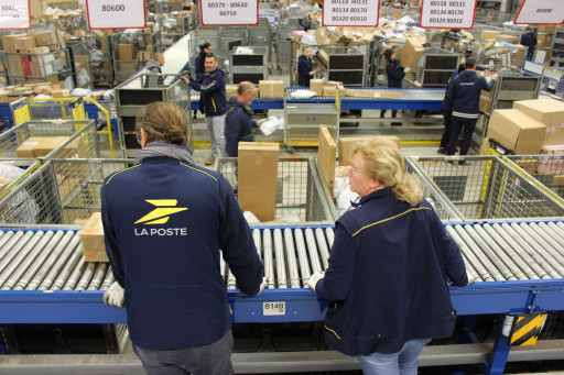 À La Poste d'Amiens : le pic de 22 000 colis à une semaine de Noël