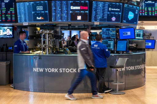 Wall Street termine en forte baisse, lestée par la tech et les taux obligataires