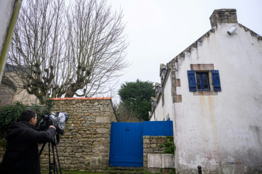 Jean-Marie Le Pen inhumé dans l'intimité dans sa ville natale de la Trinité-sur-Mer
