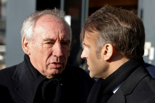 Bayrou consent à revisiter la réforme des retraites, les socialistes n'excluent pas la censure
