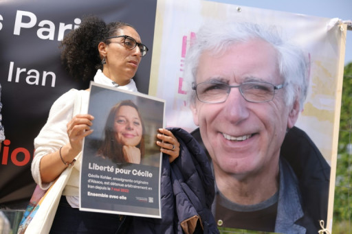 Les otages français en Iran "de plus en plus désespérés" (soeur de Cécile Kohler)