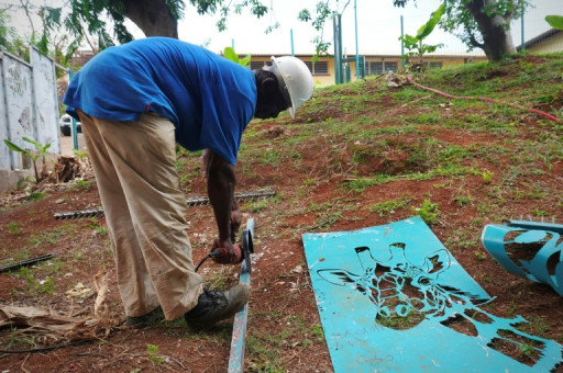 "C'est resté comme ça depuis Chido": à Mayotte, le long chantier de la reconstruction
