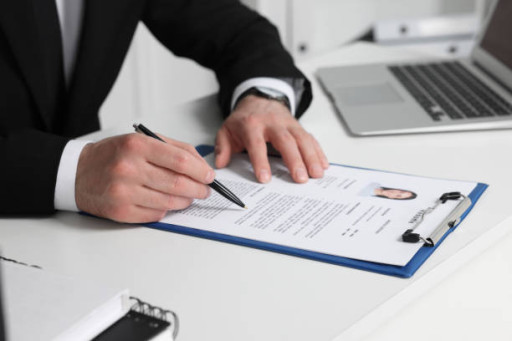 Ces Sherlock Holmes des CV...