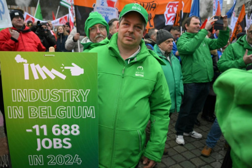 "L'industrie est laminée": quelques milliers d'ouvriers manifestent près de la Commission européenne
