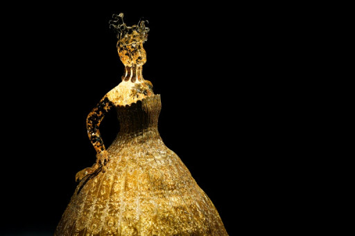 Au musée du Quai Branly, l'étincelant voyage de l'or dans les arts textiles