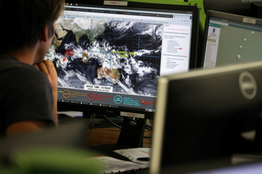 La Réunion sous la menace d'un cyclone, alerte rouge attendue jeudi