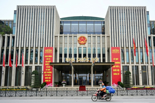 Vietnam: visés par des coupes drastiques, des fonctionnaires sous le choc