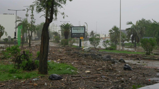 "Je n'avais jamais vu ça": l'Est de La Réunion frappé de plein fouet par le cyclone