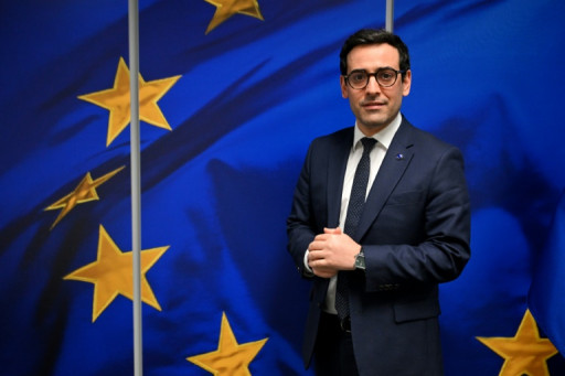 Automobile: l'UE va "protéger" une industrie européenne "en danger de mort", selon Séjourné
