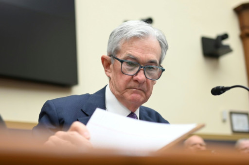 Economie américaine: le président de la Fed évoque "un haut niveau d'incertitudes", attend "plus de clarté"