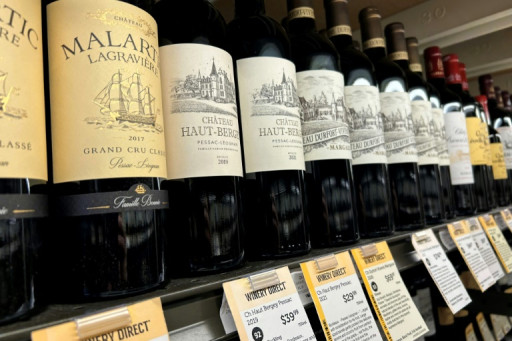 Trump menace de taxer à 200% le champagne et les vins français et européens