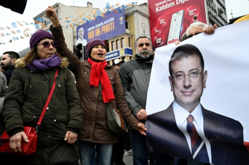 Turquie: la livre et la Bourse plongent après l'arrestation du maire d'Istanbul