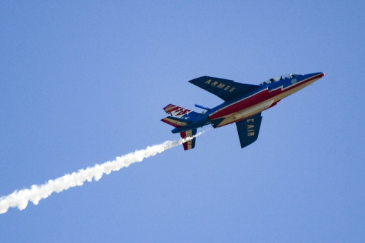 Accident entre deux avions de la Patrouille de France, trois personnes "retrouvées conscientes"