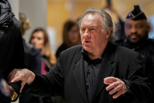 "J'adore les femmes", assure Gérard Depardieu à son procès pour agressions sexuelles