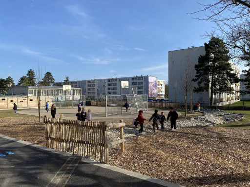 Laon : une nouvelle cour plus verte à l'école Saint-Exupéry
