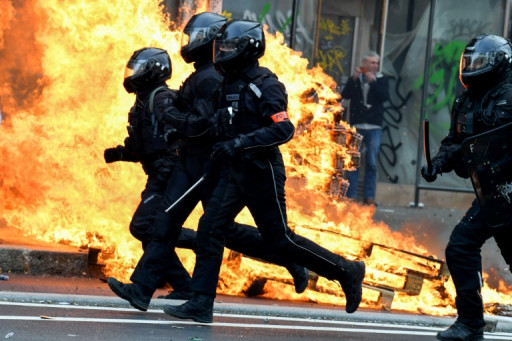 Des policiers de la Brav-M jugés pour violences en marge d'une manifestation