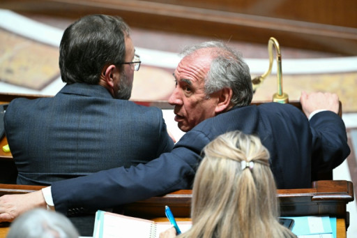 Le Pen: Bayrou "troublé" sème le trouble