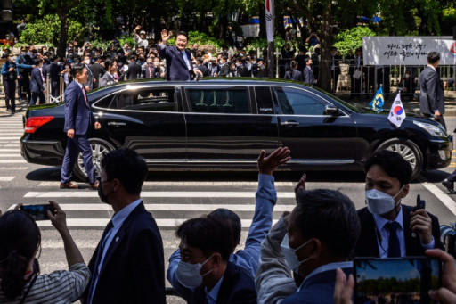 Corée du Sud: Yoon Suk Yeol, de procureur star à président destitué