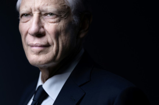 En attendant 2027, Villepin écrit son "non"