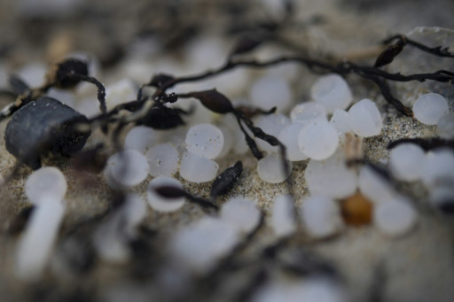 Pollution aux microplastiques: un compromis pour durcir la loi en Europe