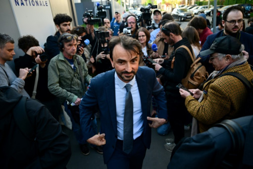 Le maire de Lyon défend, en garde à vue, l'emploi de chargés de mission de la Ville