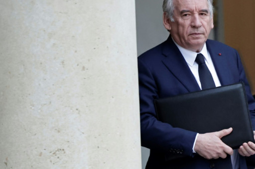 Fonction publique: Bayrou exhorte à maitriser les mesures catégorielles