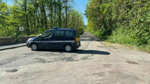 Meurtre dans une mosquée du Gard: le meurtrier toujours en fuite, émoi jusqu'au sommet de l'Etat