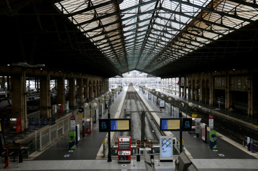 Grève SNCF: trafic francilien perturbé, précisions attendues mardi pour le pont du 8-mai