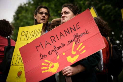 Rassemblements en France pour demander plus de moyens pour la Protection de l'enfance