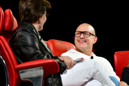 OpenAI s'attaque aux appareils connectés, avec le designer historique d'Apple aux commandes