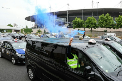 Transport des malades: les taxis rencontrent Bayrou, le projet retravaillé dès mardi