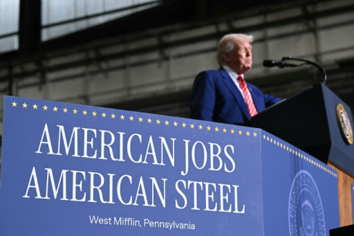 Trump double les taxes sur l'acier importé, l'UE "prête" à riposter