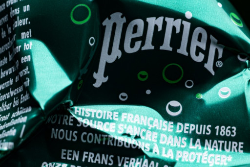 Eaux minérales Nestlé: l'UFC-Que Choisir accuse les pouvoirs publics d'"immobilisme", engage des actions en justice