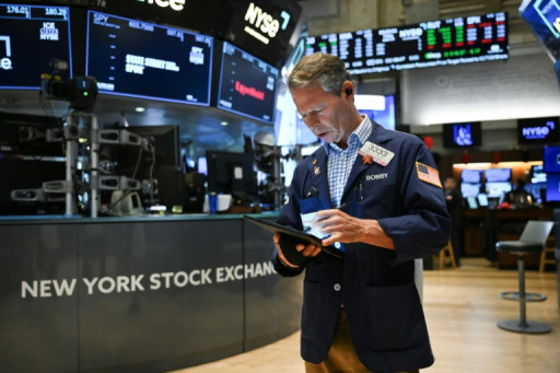 Wall Street termine la semaine en baisse, plombée par l'escalade au Moyen-Orient