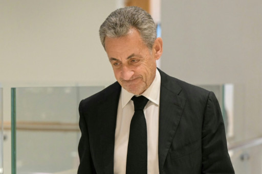 Légion d'honneur: Sarkozy "prend acte", rappelle que la CEDH doit encore examiner son recours