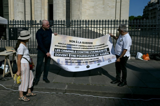 Rassemblement à Paris pour dire "non à Khamenei et non à Netanyahu"