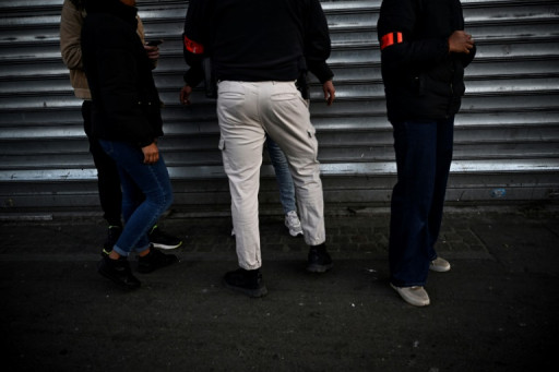 Plus de contrôles d'identité et des discriminations persistantes, pointe le Défenseur des droits