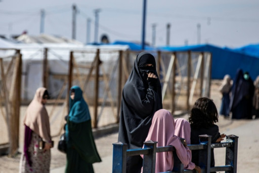 Au procès de trois revenantes de Syrie, la nièce des frères Clain présente ses "excuses" aux victimes de l'EI