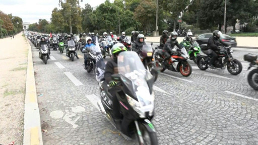 Des centaines de manifestants contre les zones à faibles émissions, jugées excluantes