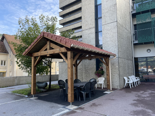 La Bresse : une terrasse abritée pour les résidents de l’EHPAD «La Clairie»