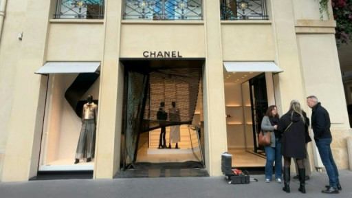 Paris: braquage à la voiture-bélier d'une boutique Chanel
