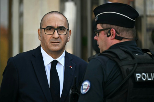 Nuñez exprime une "émotion insondable" et son "admiration" pour les agents de la préfecture de police