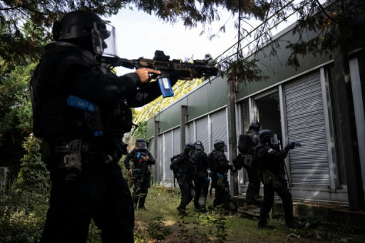 RAID: "Quand vous voyez arriver trente mecs de 120 kilos, surarmés, il vaut mieux se rendre"